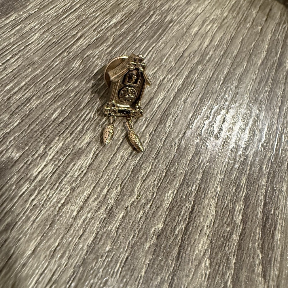 VTG Signed AVON Gold Tone CUCKOO CLOCK Pin Brooch - Picture 4 of 8